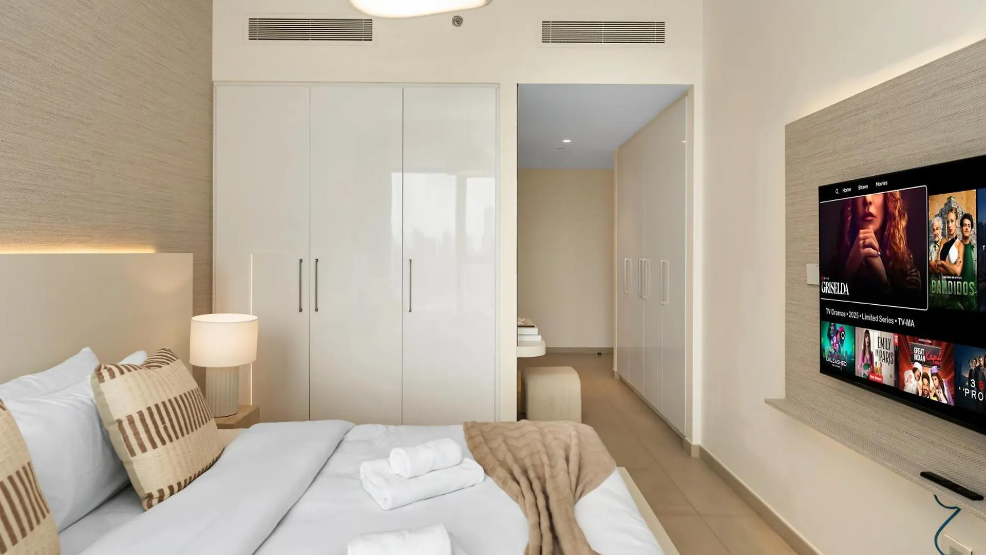 Lux 4Bhk In Downtown, Burj Khalifa View Near Dubai Mall Apartment