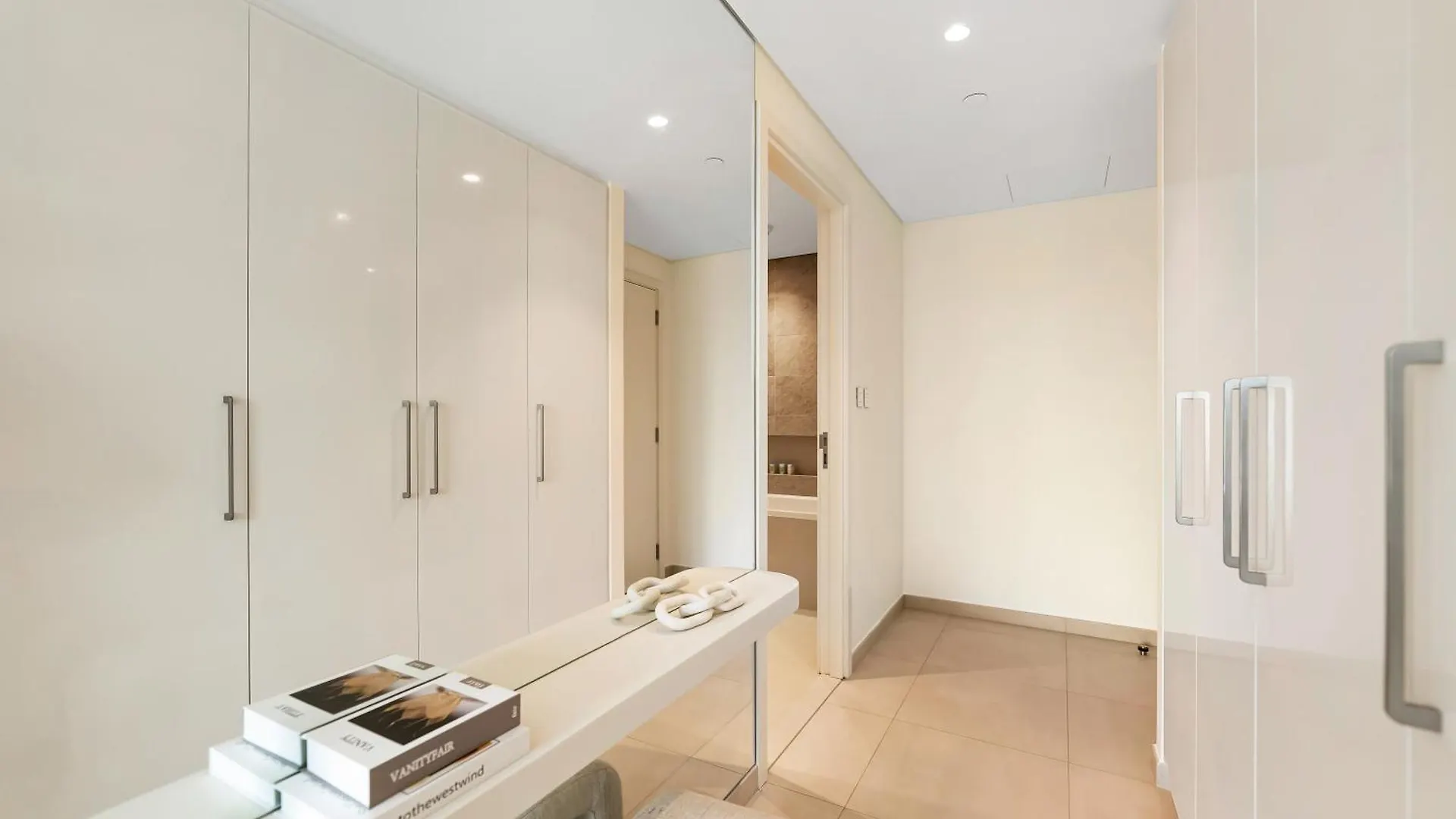 Lux 4Bhk In Downtown, Burj Khalifa View Near Dubai Mall