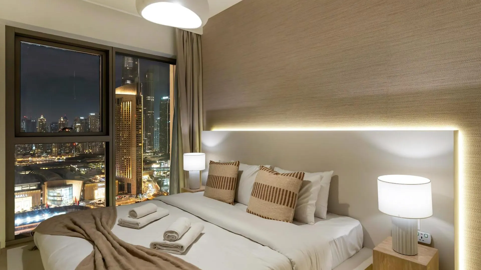 Lux 4Bhk In Downtown, Burj Khalifa View Near Dubai Mall Apartment