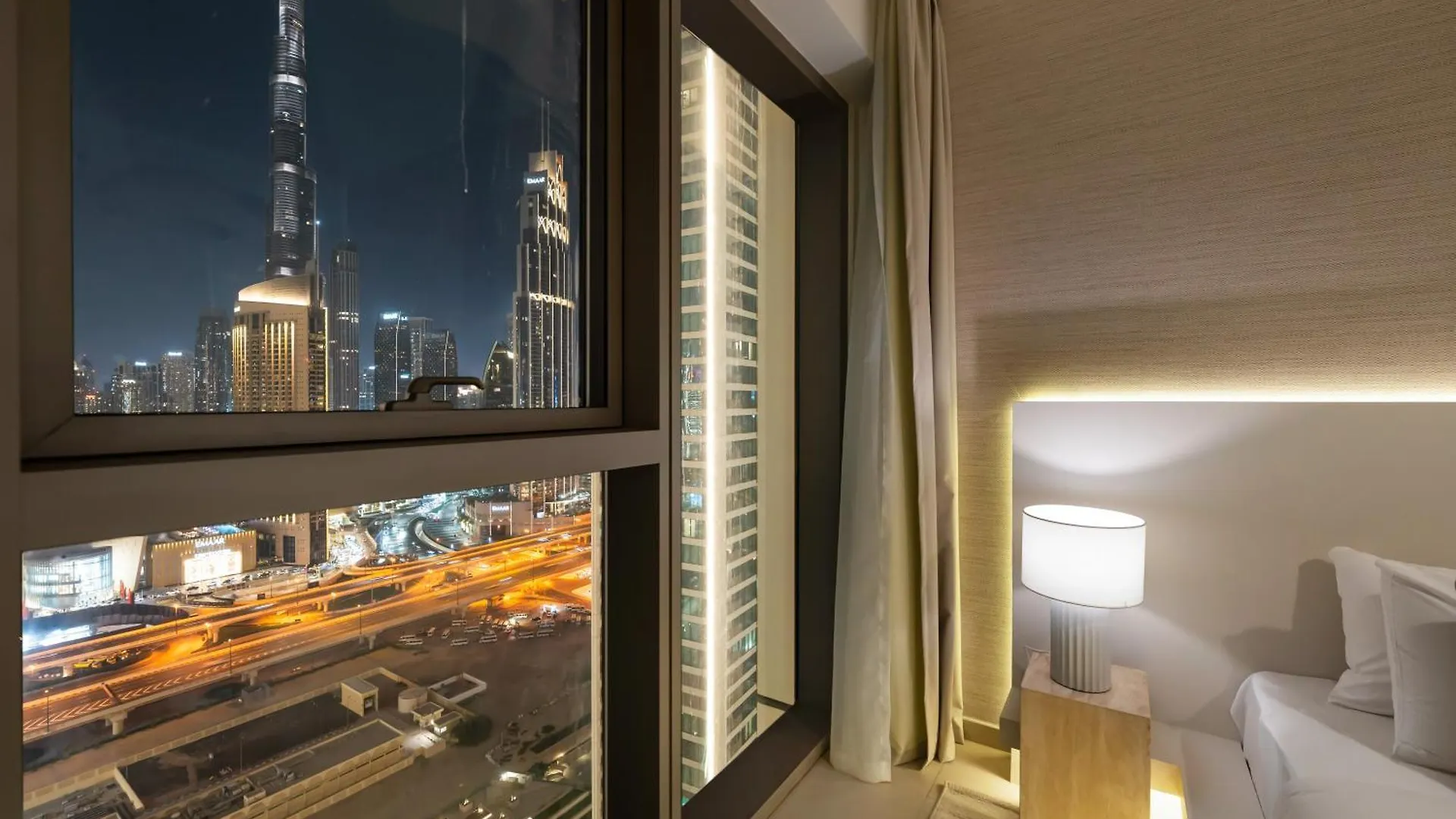 Lux 4Bhk In Downtown, Burj Khalifa View Near Dubai Mall Apartment