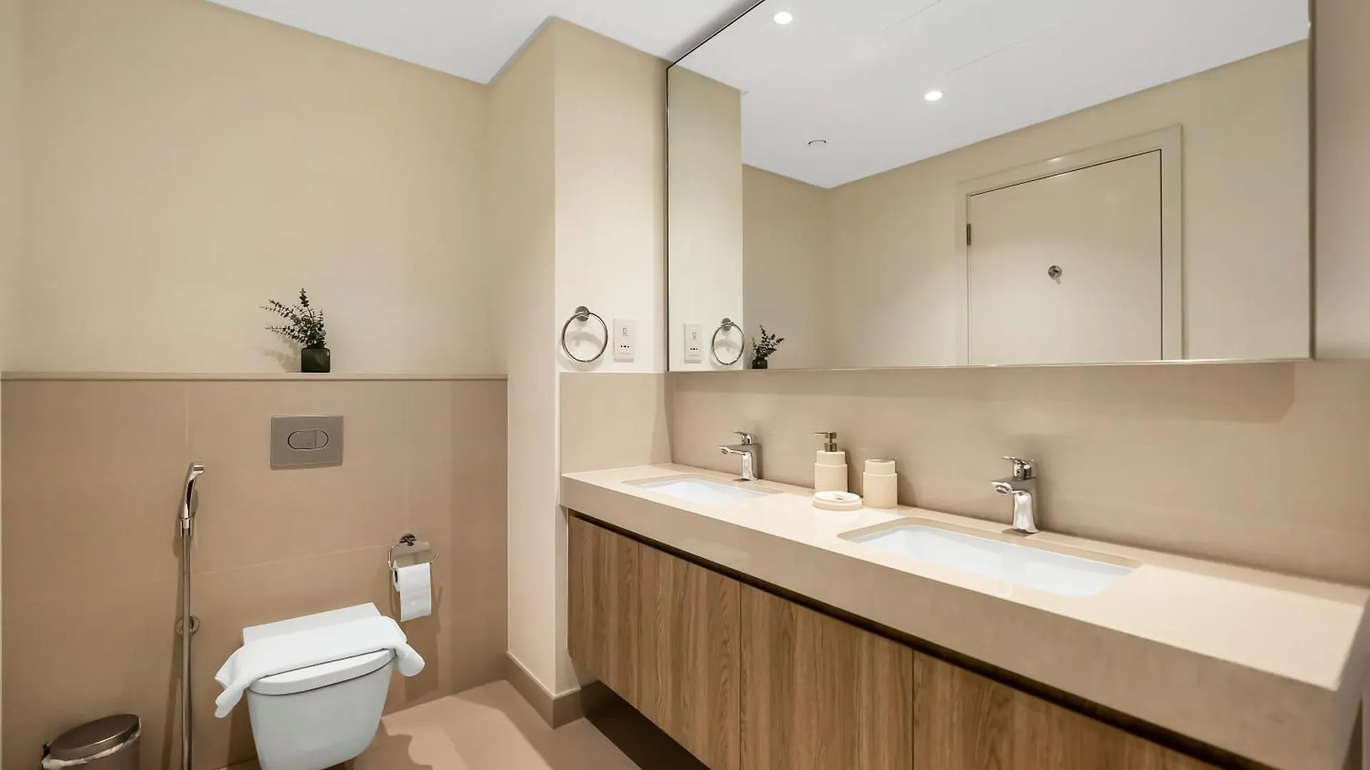 Lux 4Bhk In Downtown, Burj Khalifa View Near Dubai Mall Apartment