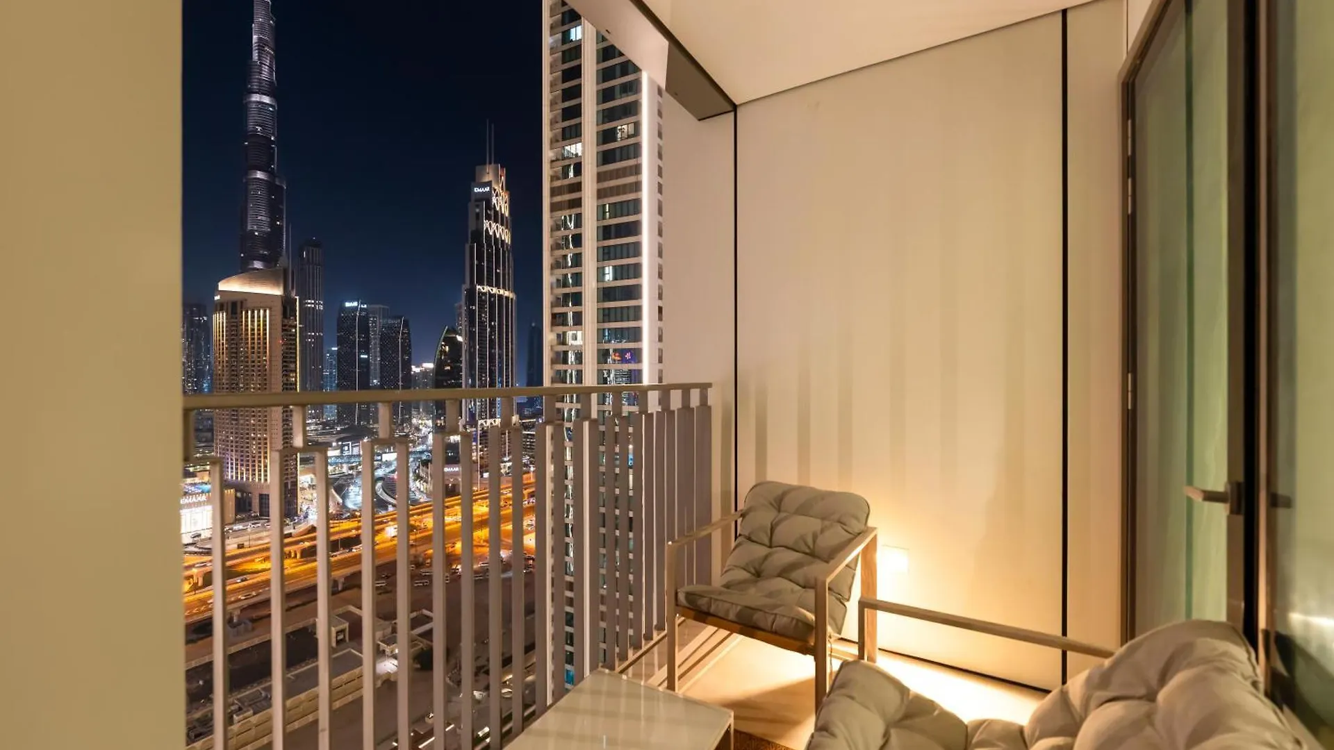 Lux 4Bhk In Downtown, Burj Khalifa View Near Dubai Mall Apartment