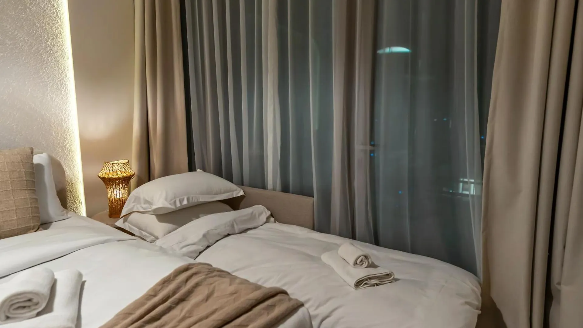 Lux 4Bhk In Downtown, Burj Khalifa View Near Dubai Mall 0*,  United Arab Emirates