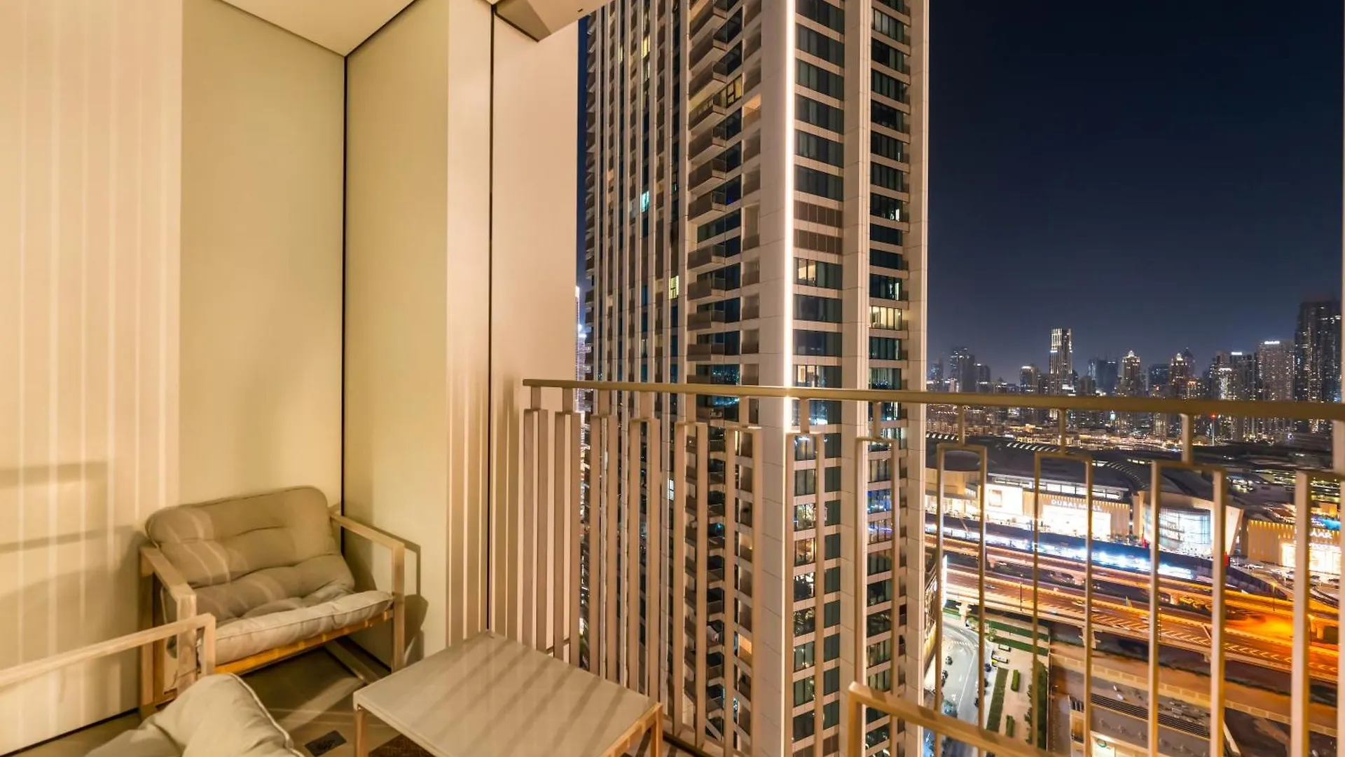 Lux 4Bhk In Downtown, Burj Khalifa View Near Dubai Mall