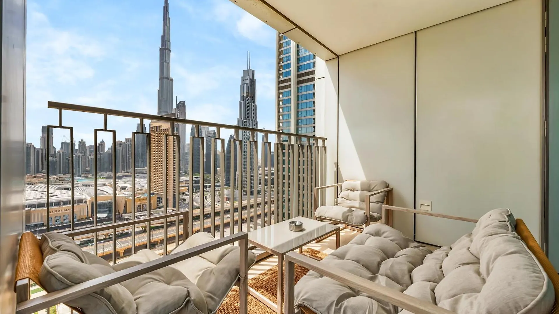 Lux 4Bhk In Downtown, Burj Khalifa View Near Dubai Mall
