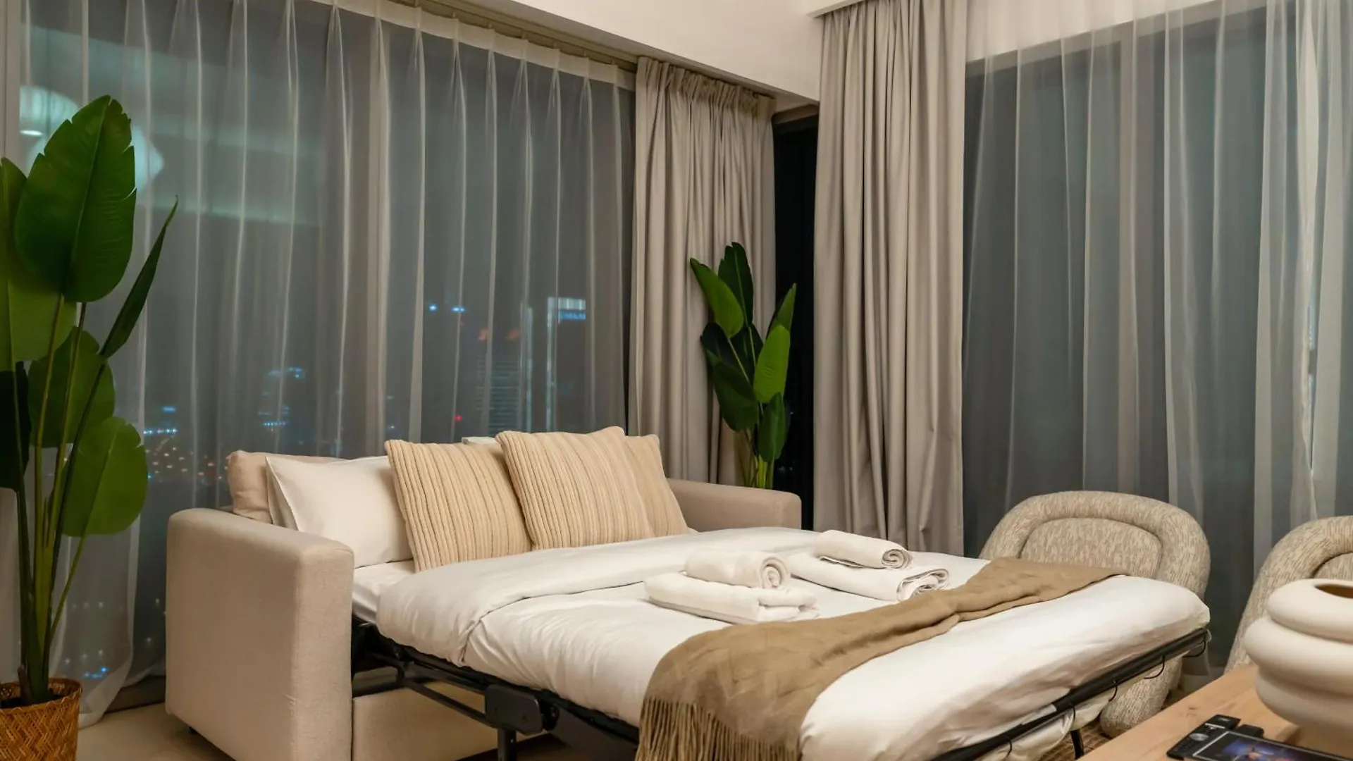 Lux 4Bhk In Downtown, Burj Khalifa View Near Dubai Mall Apartment