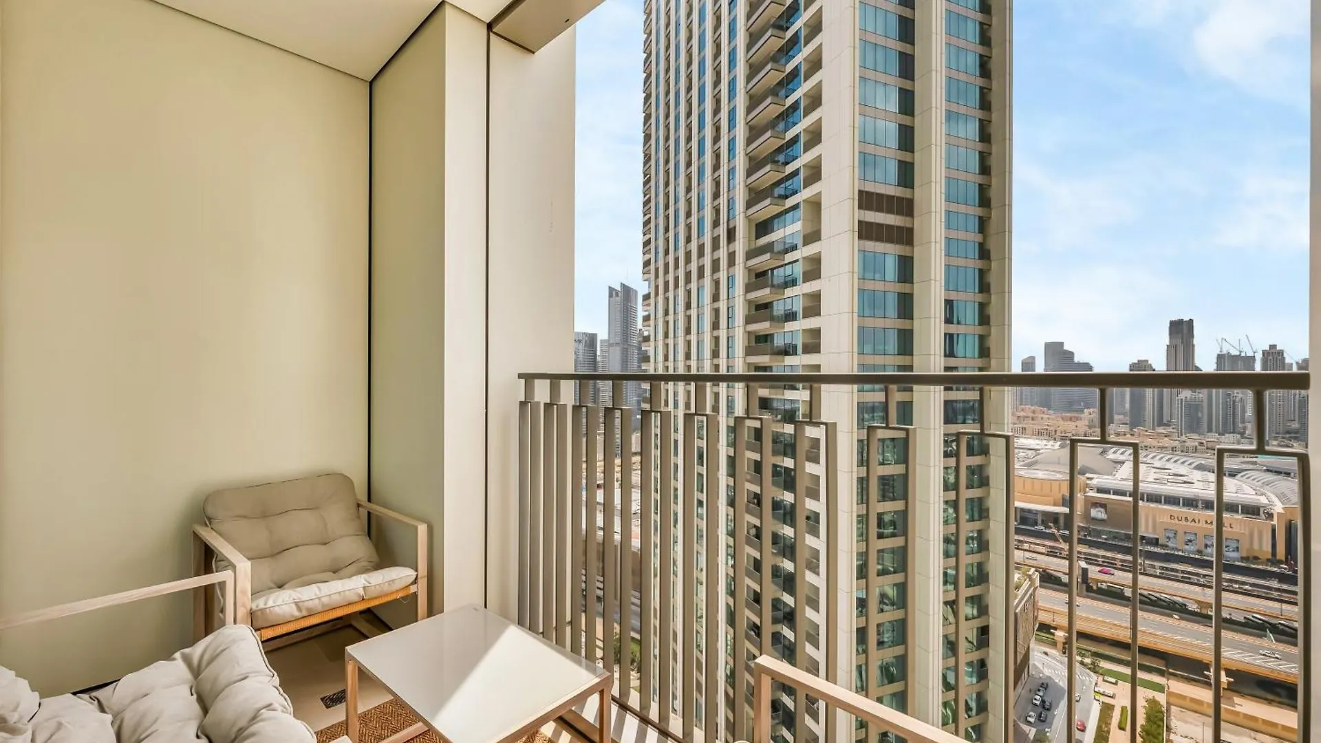 Lux 4Bhk In Downtown, Burj Khalifa View Near Dubai Mall Apartment