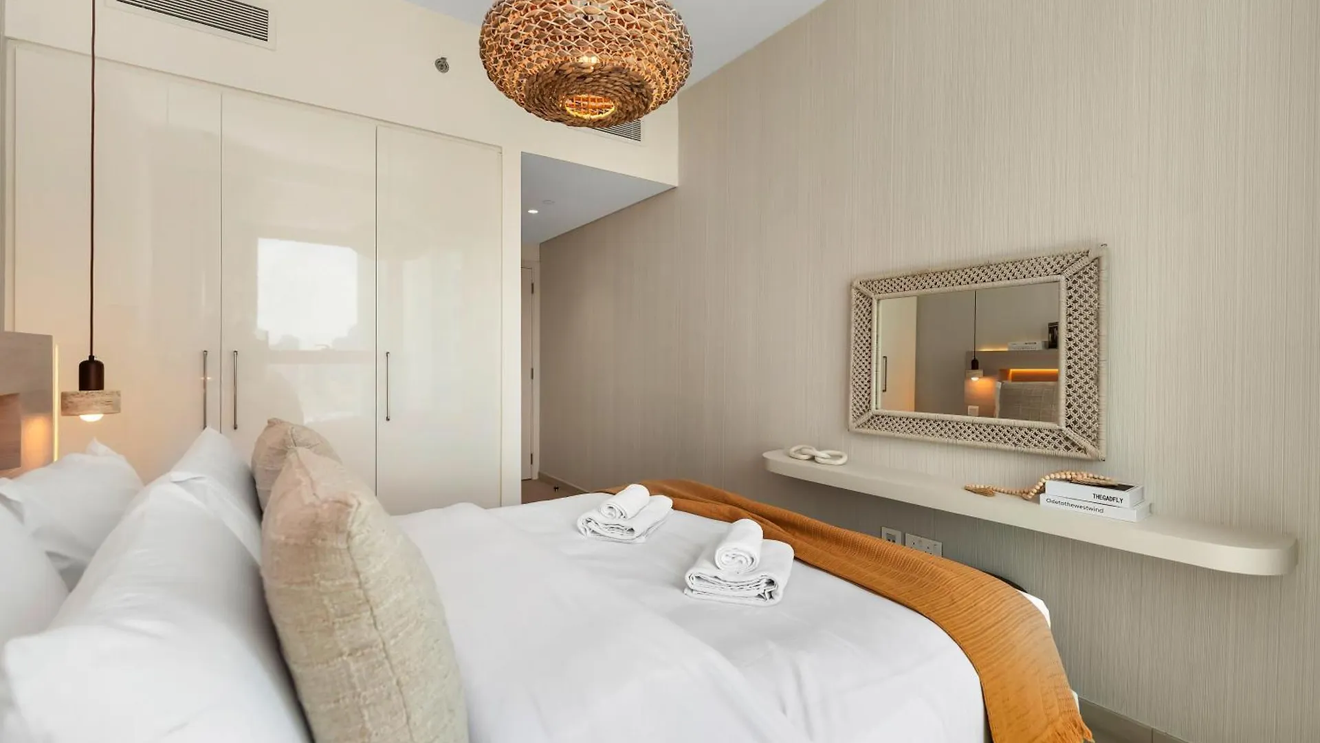 Lux 4Bhk In Downtown, Burj Khalifa View Near Dubai Mall Apartment