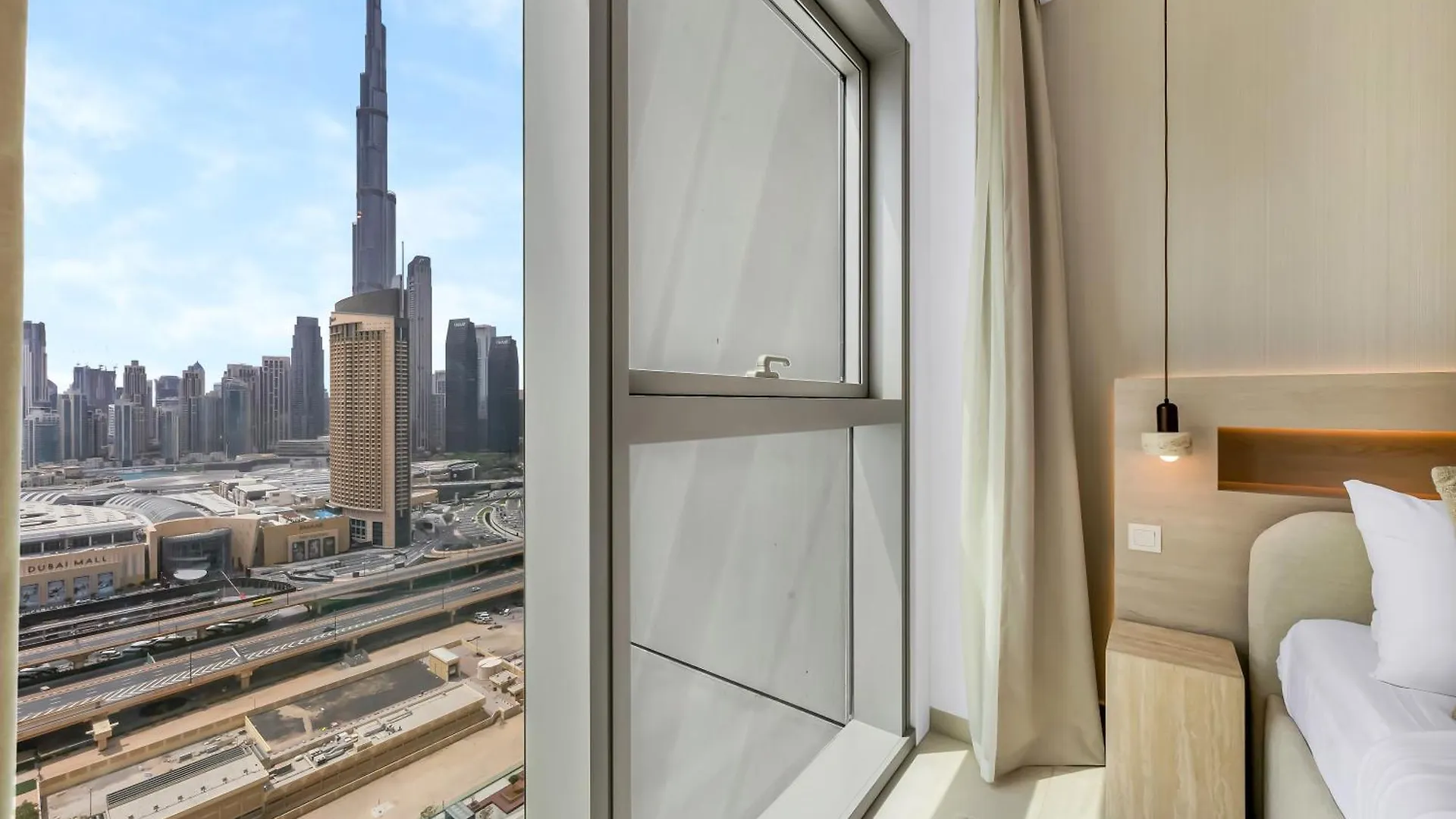 Lux 4Bhk In Downtown, Burj Khalifa View Near Dubai Mall Apartment