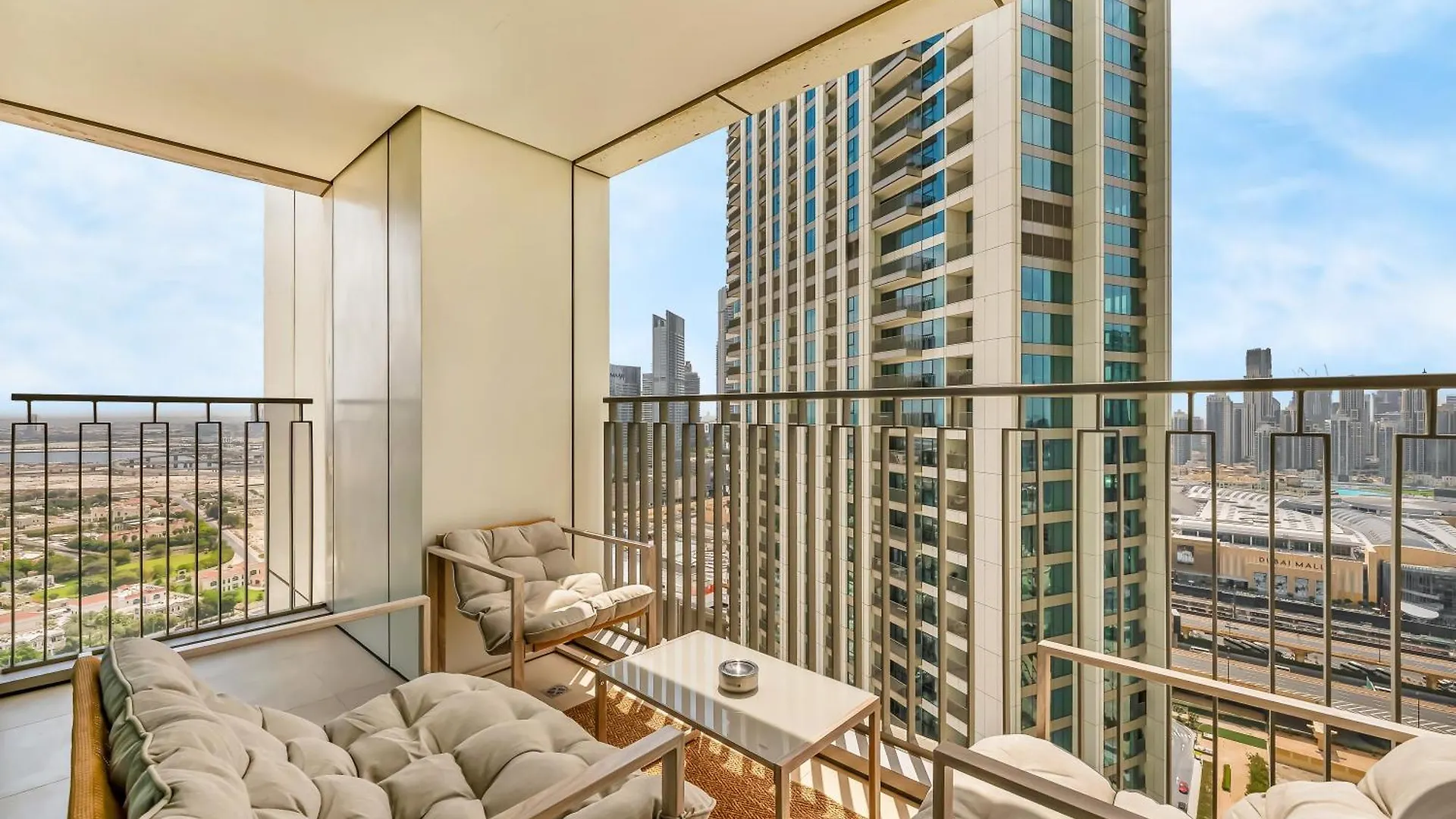 Lux 4Bhk In Downtown, Burj Khalifa View Near Dubai Mall Apartment
