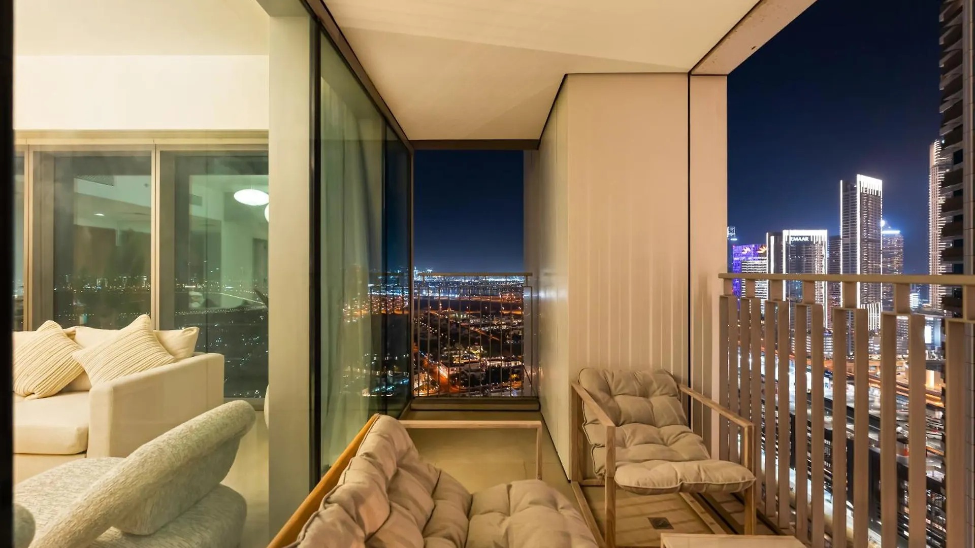 Lux 4Bhk In Downtown, Burj Khalifa View Near Dubai Mall